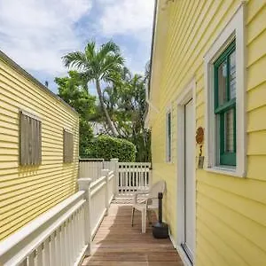 New Vangogh Studio - Pool & Balconies Apartment